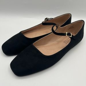 Journee Collection Womens Carrie Flat with Vegan Suede and Buckle Detail